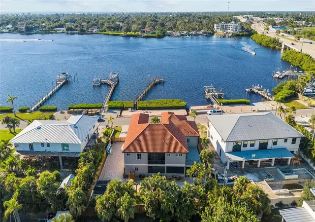 Photo 3 of Single family home for sale at 107 Sunset Dr, Nokomis, FL 34275 | MLS# N6145896 | Listing updated on 2026-09-30