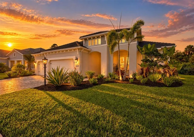 Photo 2 of Single family home for sale at 21221 Holmes Cir, Venice, FL 34293 | MLS# N6145897 | Listing updated on 2026-10-09