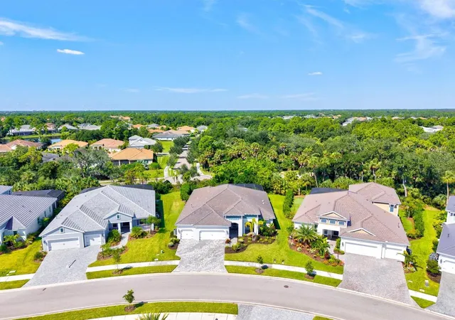 Photo 3 of Single family home for sale at 21221 Holmes Cir, Venice, FL 34293 | MLS# N6145897 | Listing updated on 2026-10-09