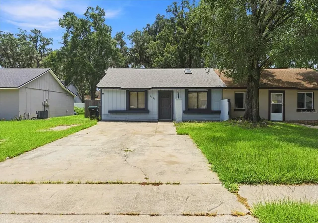 Listing Photo 1 - Condo for sale in building located at 9966 Burl Wy, ORLANDO, FL 32817
