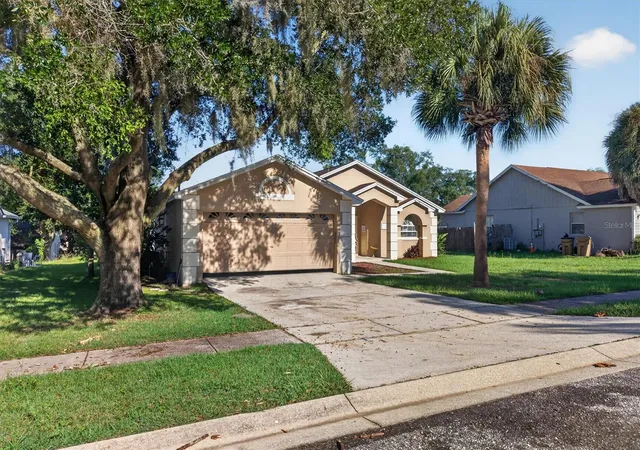 Photo 2 of Single family home for sale at 2228 Duncan Trl, Clermont, FL 34714 | MLS# O6444167 | Listing updated on 2026-10-23