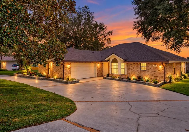 Photo 1 of Single family home for sale at 10598 Lake Hl Dr, Clermont, FL 34711 | MLS# G5118168 | Listing updated on 2026-09-30