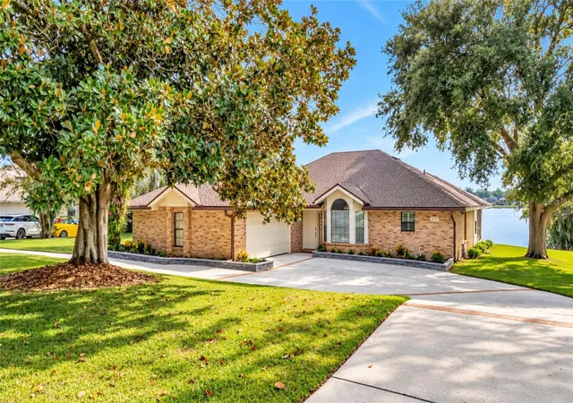 Photo 4 of Single family home for sale at 10598 Lake Hl Dr, Clermont, FL 34711 | MLS# G5118168 | Listing updated on 2026-09-30