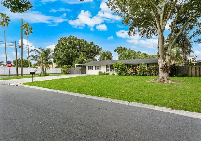 Photo 2 of Single family home for sale at 412 Deville Dr E, Largo, FL 33771 | MLS# TB8551428 | Listing updated on 2026-09-26