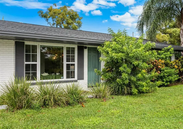 Photo 3 of Single family home for sale at 412 Deville Dr E, Largo, FL 33771 | MLS# TB8551428 | Listing updated on 2026-09-26