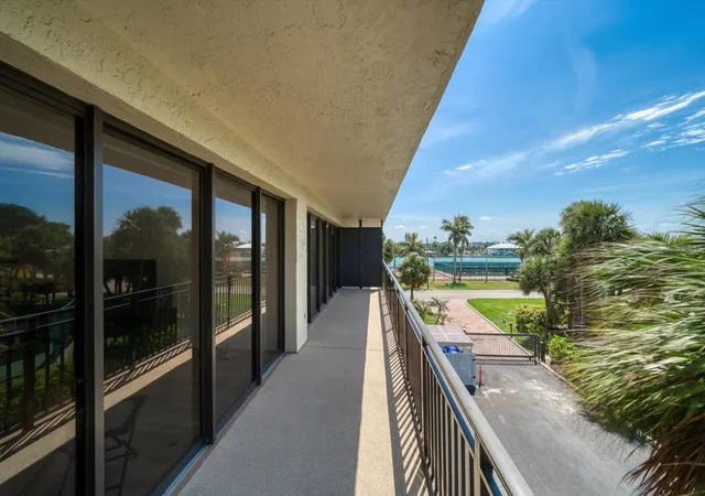Photo 3 of Condo for sale at 7600 Bayshore Dr #202, Treasure Island, FL 33706 | MLS# TB8551432 | Listing updated on 2026-10-04