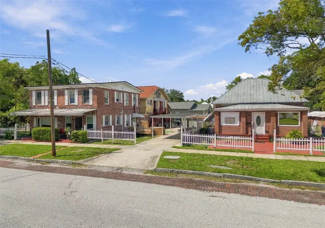 Photo 4 of House for sale at 2402 N Highland Ave, Tampa, FL 33602 | MLS# TB8551435 | Listing updated on 2026-09-25