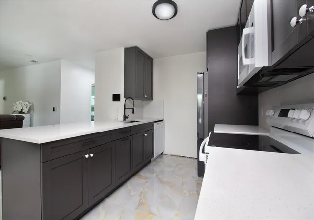 Photo 4 of Sale Pending at 4313 Hollow Hl Dr, Tampa, FL 33624 | MLS# A4707140 | Listing updated on 2026-09-28