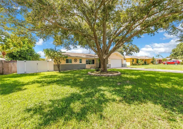 Photo 2 of Single family home for sale at 1350 Woodcrest Ave, Clearwater, FL 33756 | MLS# TB8551441 | Listing updated on 2026-10-06