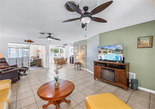 Photo 4 of Single family home for sale at 1350 Woodcrest Ave, Clearwater, FL 33756 | MLS# TB8551441 | Listing updated on 2026-10-06