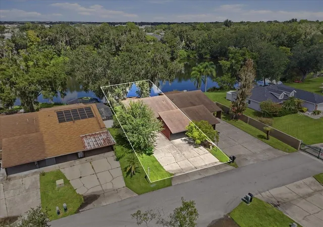 Single family home for sale at 368 Lake Harris Dr, LAKELAND, FL 33813 | MLS# L4965287
