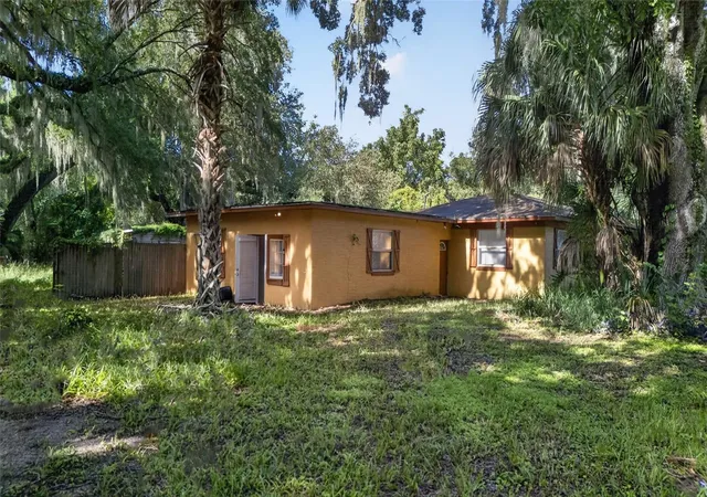 Photo 1 of Single family home for sale at 4020 Magnolia Dr, Leesburg, FL 34748 | MLS# O6444187 | Listing updated on 2026-09-25