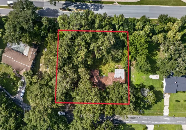 Photo 3 of Single family home for sale at 4020 Magnolia Dr, Leesburg, FL 34748 | MLS# O6444187 | Listing updated on 2026-09-25