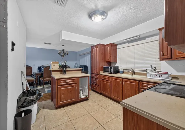 Photo 4 of Single family home for sale at 4020 Magnolia Dr, Leesburg, FL 34748 | MLS# O6444187 | Listing updated on 2026-09-25