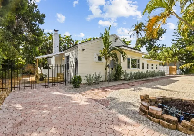 Photo 2 of Single family home for sale at 760 Longboat Ct, Longboat Key, FL 34228 | MLS# A4707147 | Listing updated on 2026-10-04