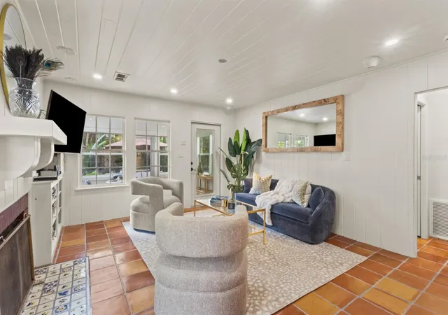 Photo 3 of Single family home for sale at 760 Longboat Ct, Longboat Key, FL 34228 | MLS# A4707147 | Listing updated on 2026-10-04