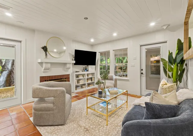 Photo 3 of Single family home for sale at 760 Longboat Ct, Longboat Key, FL 34228 | MLS# A4707147 | Listing updated on 2026-10-04