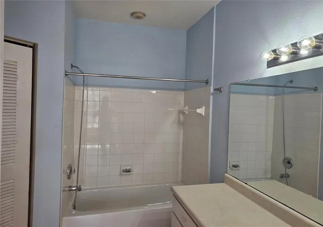 Listing Photo 4 - Condo for sale in building located at 9190 Lake Chase Island Wy, TAMPA, FL 33626