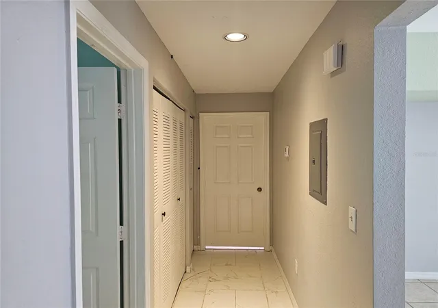 Listing Photo 5 - Condo for sale in building located at 9190 Lake Chase Island Wy, TAMPA, FL 33626