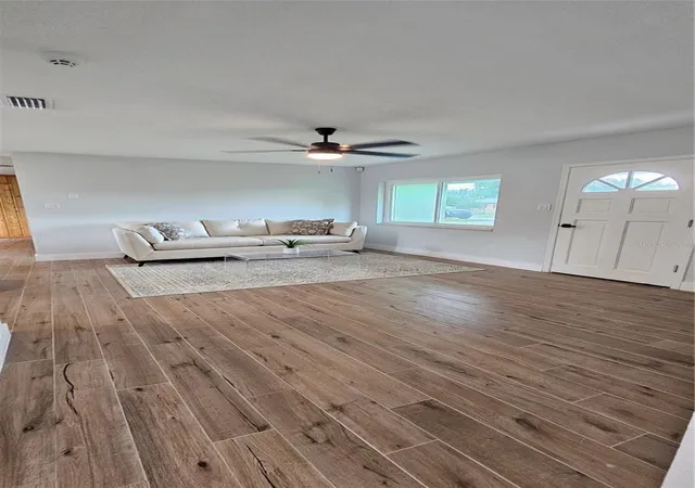 Photo 4 of Single family home for sale at 1806 E Linda St, Plant City, FL 33563 | MLS# TB8551459 | Listing updated on 2026-09-24