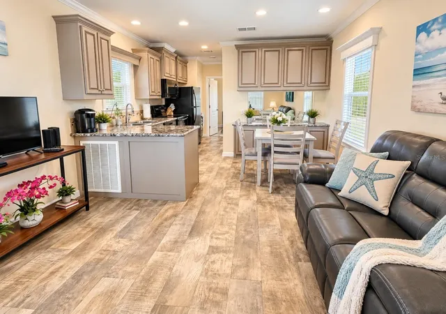 Photo 3 of Sale Pending at 1607 Illinois Ave, Bradenton, FL 34207 | MLS# A4707153 | Listing updated on 2026-10-05
