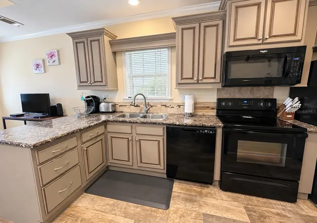 Photo 4 of Sale Pending at 1607 Illinois Ave, Bradenton, FL 34207 | MLS# A4707153 | Listing updated on 2026-10-05