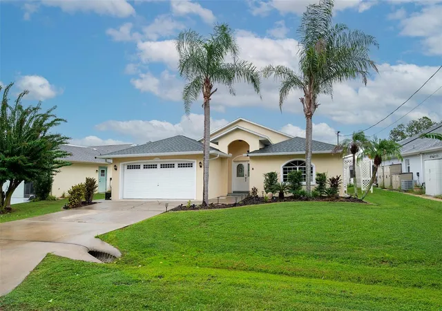 Photo 1 of Single family home for sale at 8 Colleen Ct, Palm Coast, FL 32137 | MLS# FC321658 | Listing updated on 2026-10-03