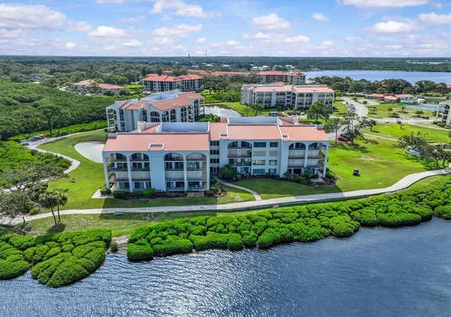 Listing Photo 5 - Condo for sale in building located at 308 Mariner Dr, TARPON SPRINGS, FL 34689 - Unit #308