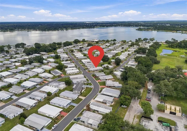 Photo 2 of Manufactured home for sale at 818 Forest Hills Dr E, Lakeland, FL 33809 | MLS# L4965291 | Listing updated on 2026-09-24