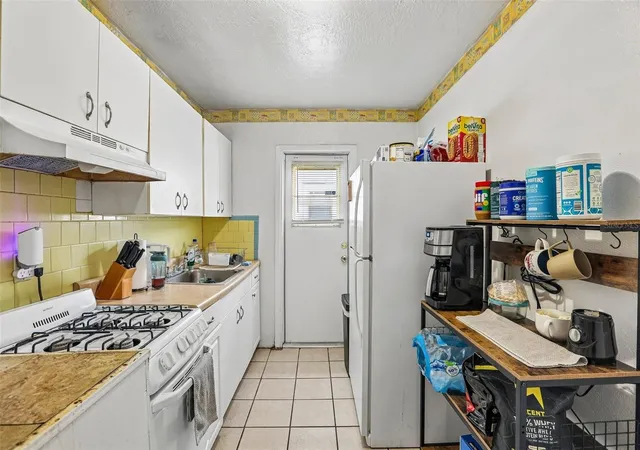 Photo 3 of Multi family home for sale at 1407 Taft Ave, Clearwater, FL 33755 | MLS# TB8551477 | Listing updated on 2026-09-25