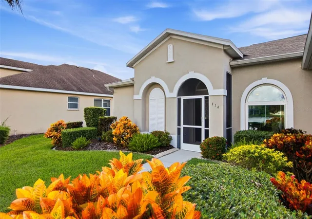 Photo 1 of Single family home for sale at 414 Londonderry Dr, Sarasota, FL 34240 | MLS# A4707161 | Listing updated on 2026-09-24