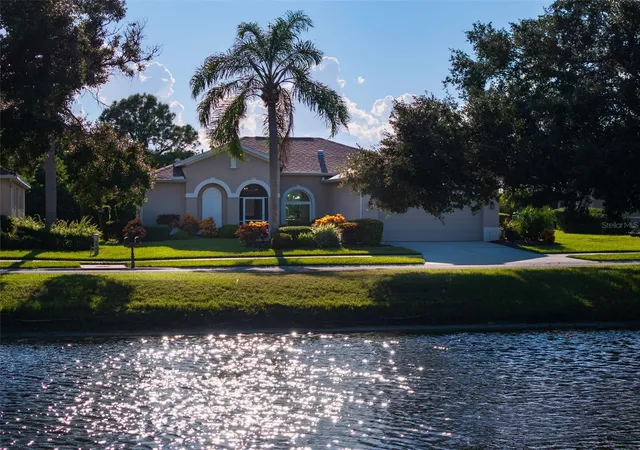Photo 2 of Single family home for sale at 414 Londonderry Dr, Sarasota, FL 34240 | MLS# A4707161 | Listing updated on 2026-09-24