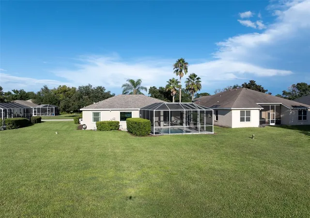 Photo 4 of Single family home for sale at 414 Londonderry Dr, Sarasota, FL 34240 | MLS# A4707161 | Listing updated on 2026-09-24