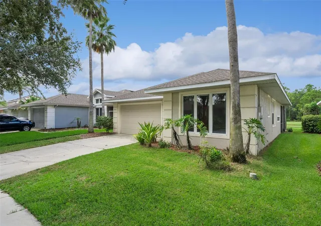 Photo 3 of Sale Pending at 2920 Sunset Lakes Blvd, Kissimmee, FL 34747 | MLS# S5158175 | Listing updated on 2026-10-17