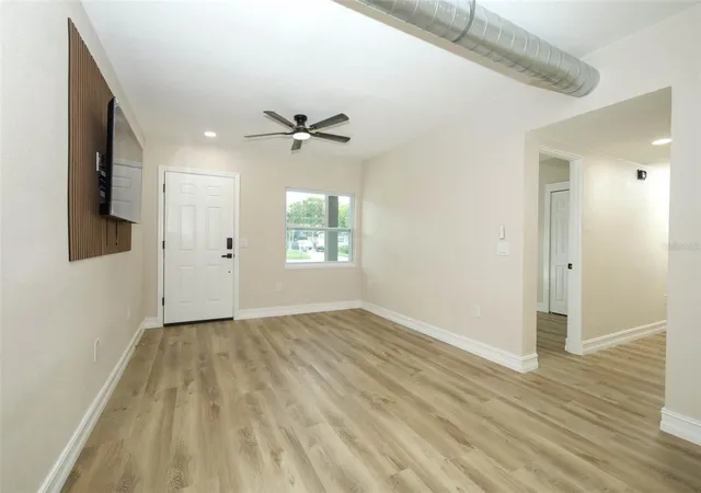 Photo 4 of Single family home for sale at 113 Hope Cir, Orlando, FL 32811 | MLS# O6444229 | Listing updated on 2026-10-06