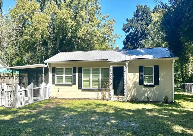 Photo 2 of Single family home for sale at 706 Mulberry St, Fruitland Park, FL 34731 | MLS# G5118177 | Listing updated on 2026-10-01