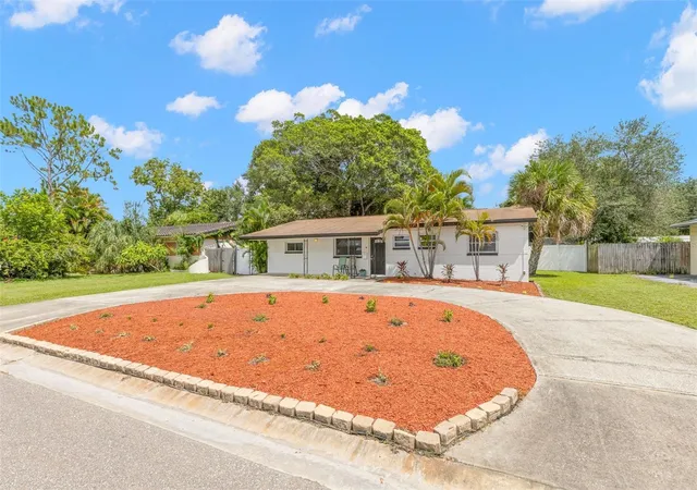 Photo 2 of Single family home for sale at 5601 Bay St Ne, Saint Petersburg, FL 33703 | MLS# TB8551494 | Listing updated on 2026-09-29