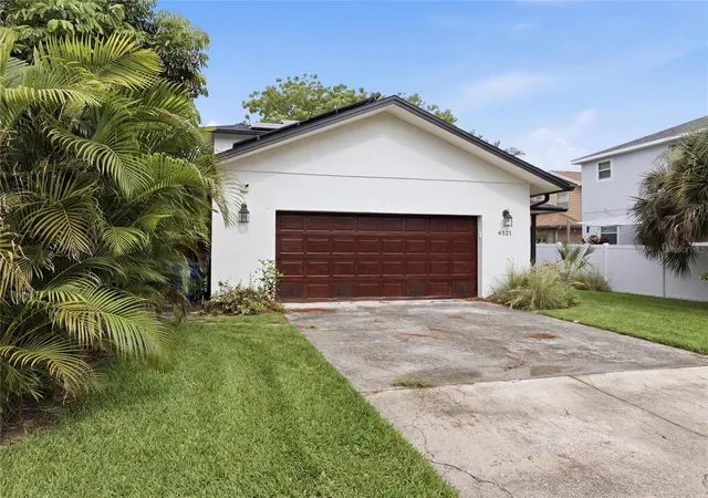 Photo 3 of Single family home for sale at 4521 Juanita Way S, Saint Petersburg, FL 33705 | MLS# TB8551495 | Listing updated on 2026-09-26