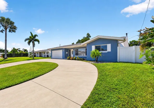 Photo 3 of Single family home for sale at 5191 41st Street S, Saint Petersburg, FL 33711 | MLS# TB8551498 | Listing updated on 2026-10-22