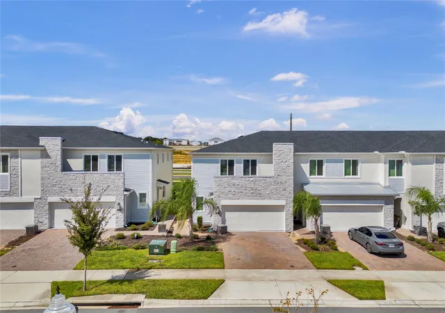 Photo 2 of Townhouse for sale at 204 Bogey Dr, Davenport, FL 33896 | MLS# O6444242 | Listing updated on 2026-10-24