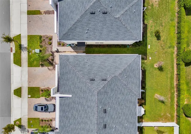 Photo 3 of Townhouse for sale at 204 Bogey Dr, Davenport, FL 33896 | MLS# O6444242 | Listing updated on 2026-10-24