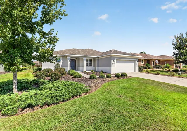 Photo 3 of Single family home for sale at 10589 SW 90th Street Rd, Ocala, FL 34481 | MLS# OM732780 | Listing updated on 2026-09-27