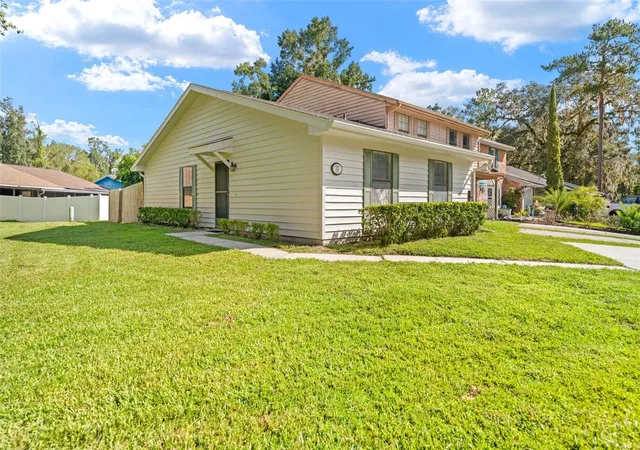 Photo 1 of Townhouse for sale at 828 Village Dr, Brooksville, FL 34601 | MLS# W7889764 | Listing updated on 2026-09-24