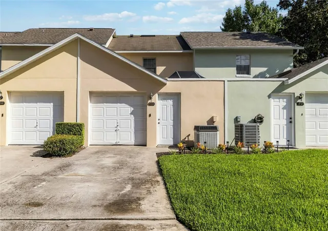 Photo 3 of Townhouse for sale at 2708 E Pine St, Orlando, FL 32803 | MLS# O6444248 | Listing updated on 2026-10-08
