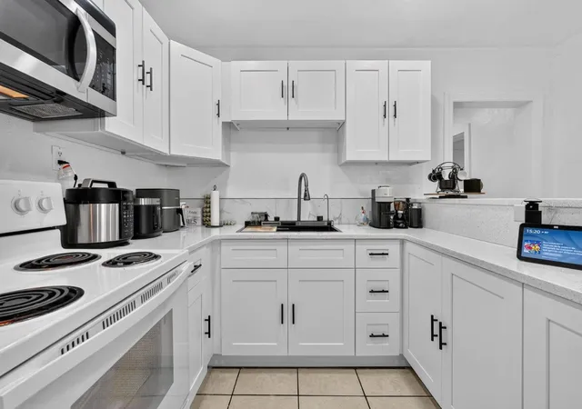 Photo 4 of Single family home for sale at 1214 Flomich St, Daytona Beach, FL 32117 | MLS# V4951456 | Listing updated on 2026-09-28