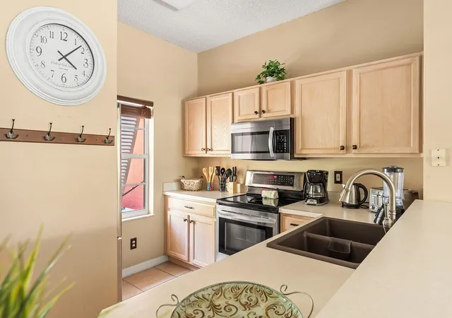 Photo 3 of Townhouse for sale at 2782 Sun Key Pl, Kissimmee, FL 34747 | MLS# O6444252 | Listing updated on 2026-09-29