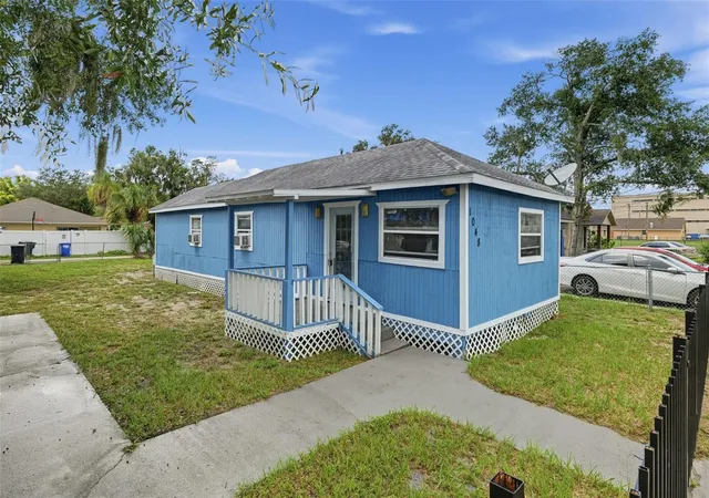 Single family home for sale at 1048 N Missouri Ave, LAKELAND, FL 33805 | MLS# GC543740