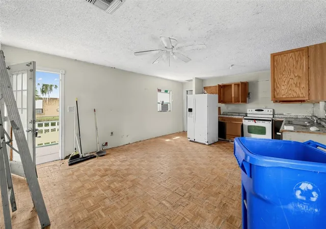 Photo 2 of Single family home for sale at 1048 N Missouri Ave, Lakeland, FL 33805 | MLS# GC543740 | Listing updated on 2026-09-24