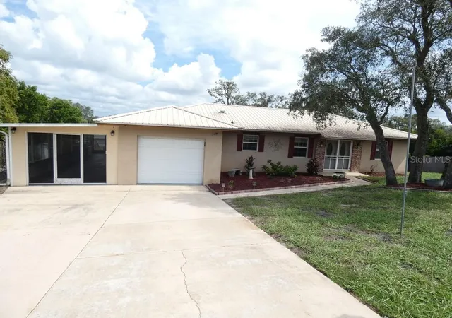 Photo 1 of Single family home for sale at 7211 Tarrytown Dr, Spring Hill, FL 34606 | MLS# W7889767 | Listing updated on 2026-10-02