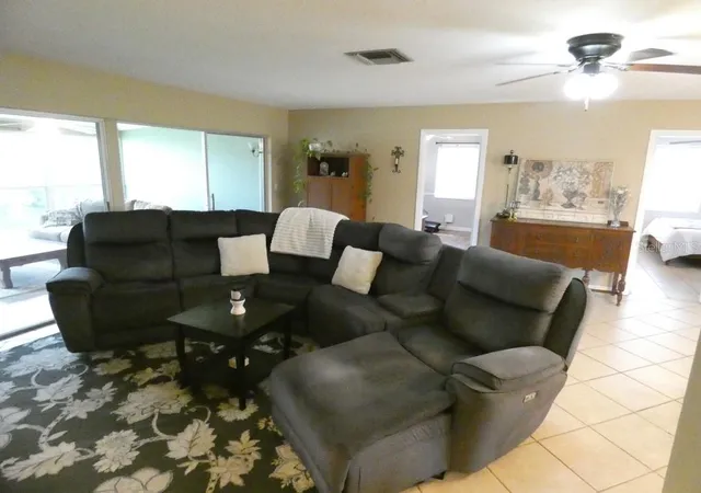 Photo 3 of Single family home for sale at 7211 Tarrytown Dr, Spring Hill, FL 34606 | MLS# W7889767 | Listing updated on 2026-10-02